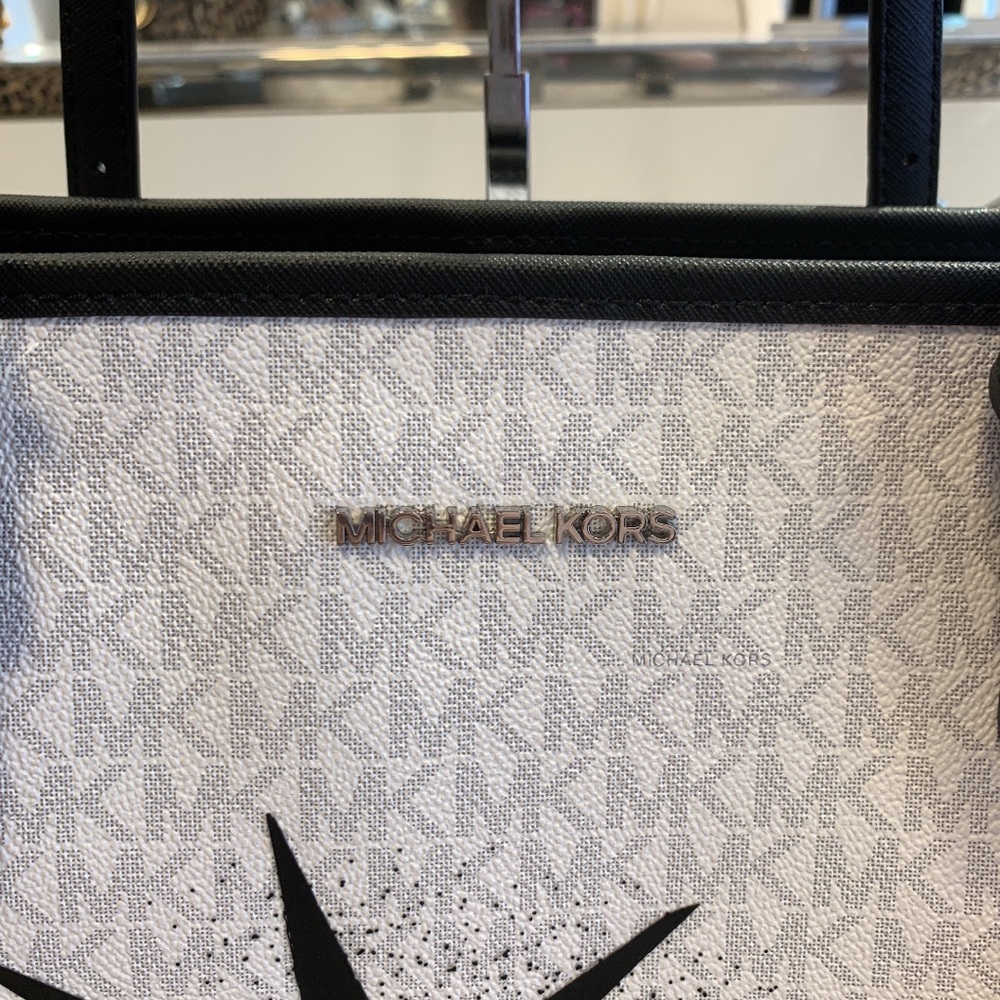 ❗️LAST ONE Michael Kors New York City Medium Carryall Tote - Picture 3 of 11